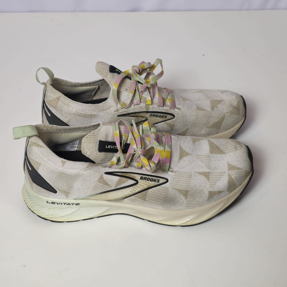 Brooks Womens Levitate SF 6 LE 1203851B141 White Multi Running Shoes Size 9.5 B
